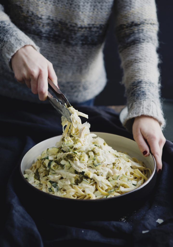 Fettucine en sauce crémeuse au pesto \u0026 au poulet