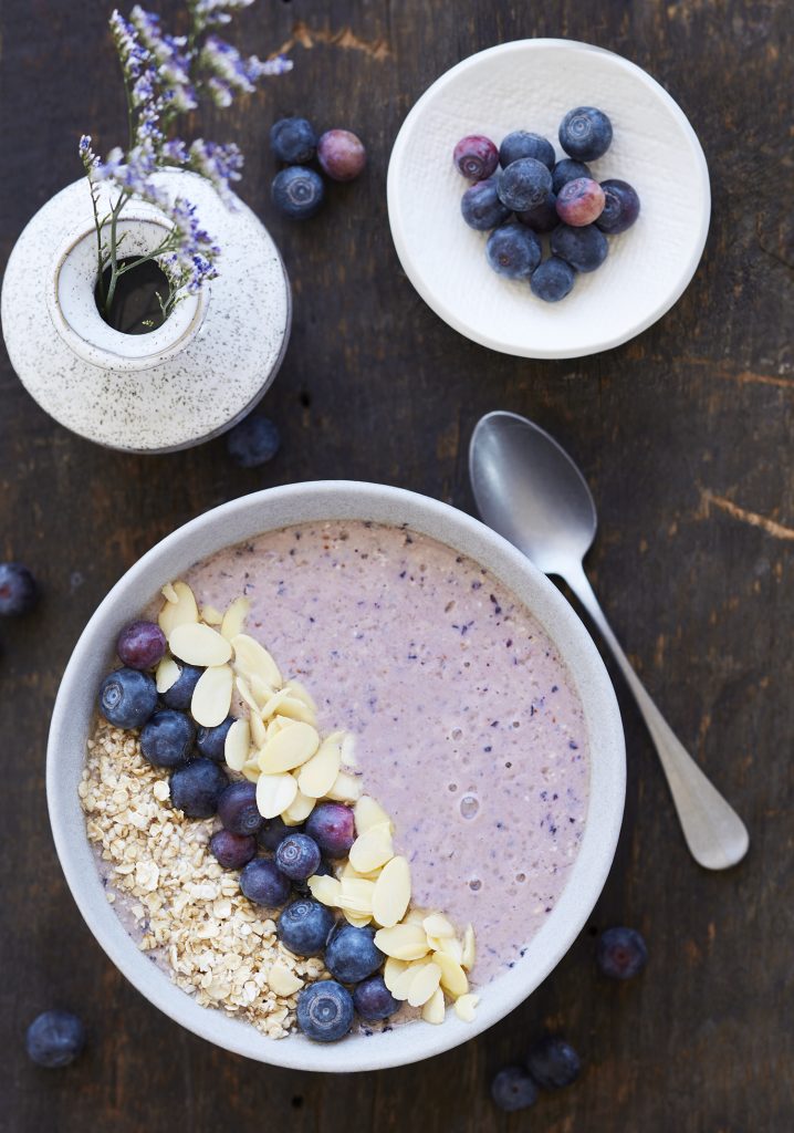 Bol déjeuner complet aux amandes & aux bleuets