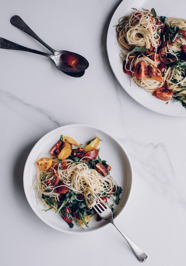 Sauce aux tomates, ail, poivrons grillés & roquette