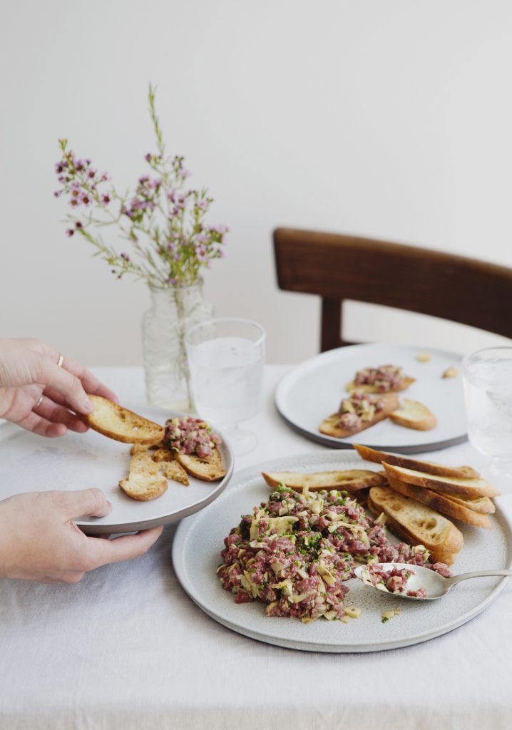 Tartare de bœuf, artichauts & parmesan