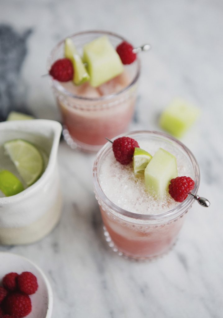 Mocktail aux framboises, au melon miel & à la lime