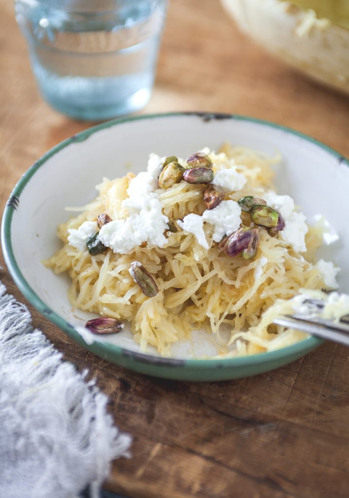 Courge spaghetti au beurre de sauge, chèvre et pistaches à l’érable