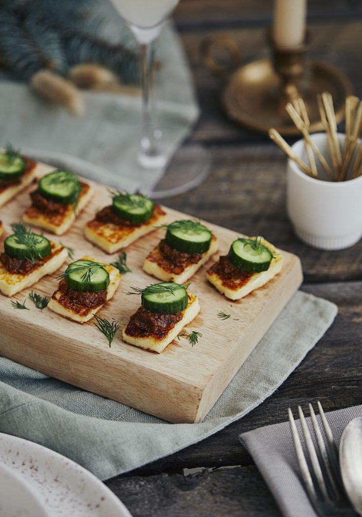Bouchées de halloumi grillé aux tomates séchées & à l’aneth