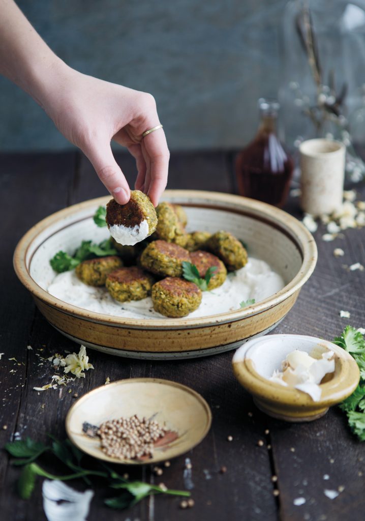 Corn Falafels Yogurt Sauce Trois Fois Par Jour