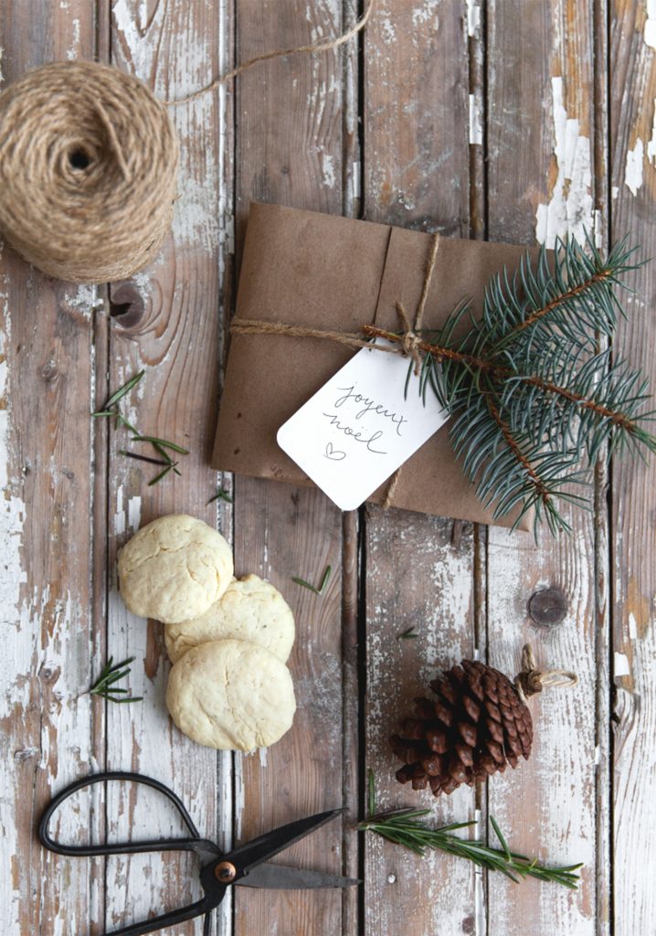 Butter cookies with lemon & rosemary