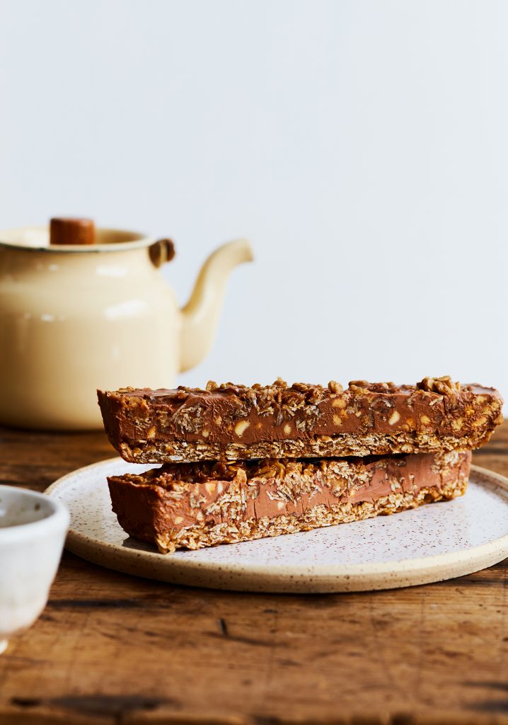 Oatmeal, chocolate & peanut butter crunchy bars