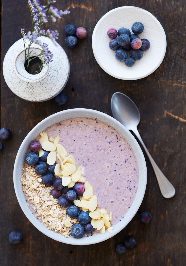 Bol déjeuner complet aux amandes & aux bleuets