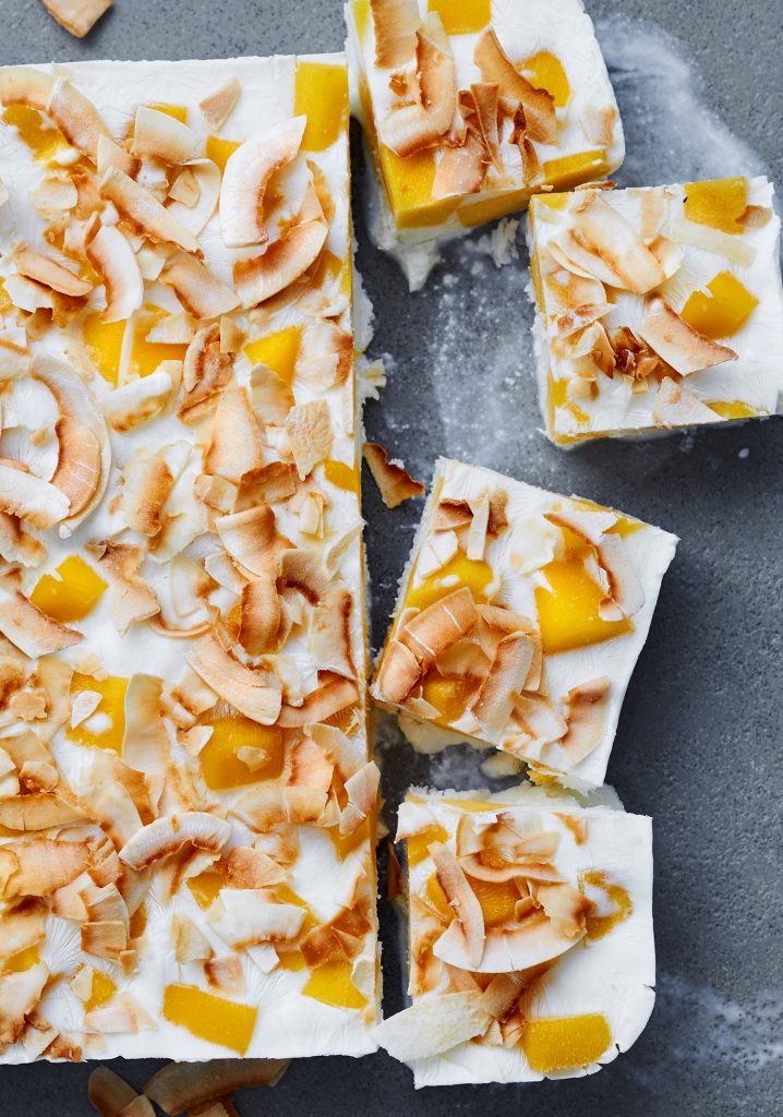 Bouchées de yogourt glacé à la mangue & à la noix de coco