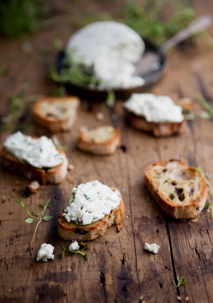 Fresh herbs cheese spread