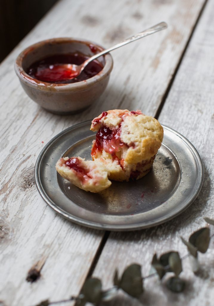 Jam-filled yogurt & strawberry muffins