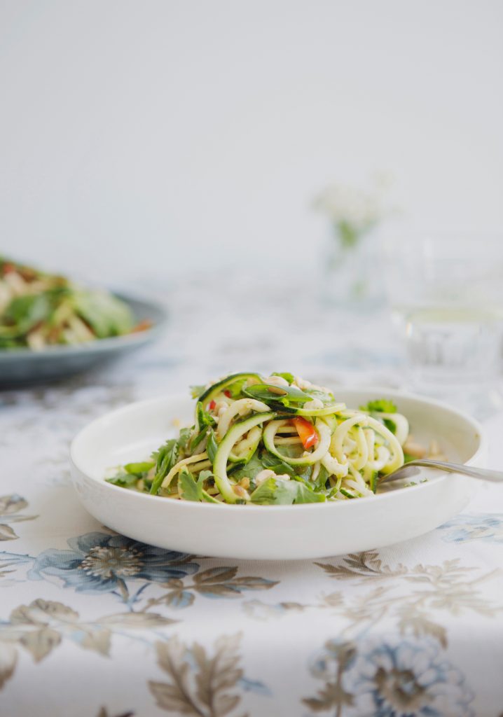 Raw zucchinis noodle pad thaï