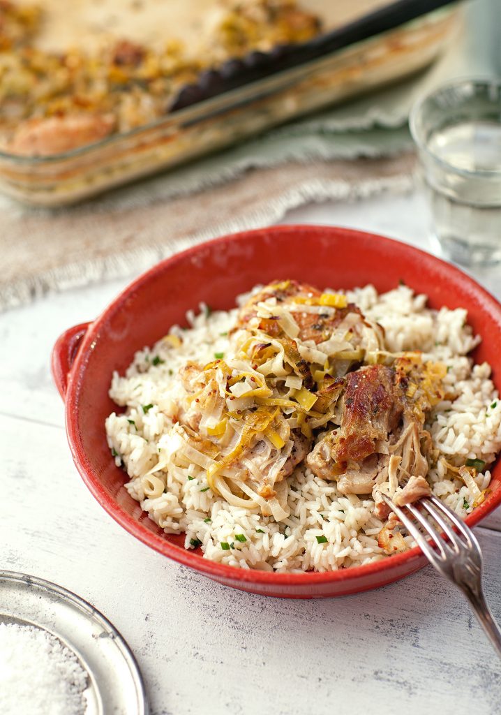 Poulet à la moutarde, herbes fraiches & riz à la ciboulette