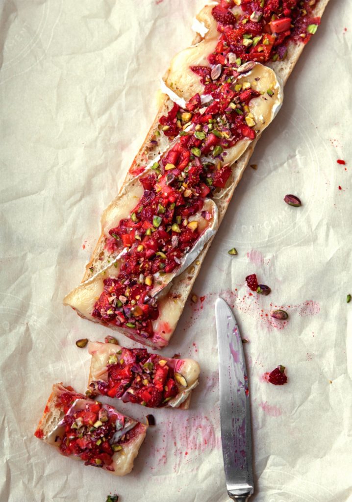 Bread with brie & balsamic strawberry salsa