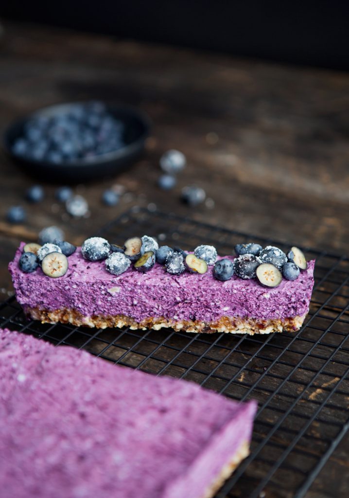 Blueberry & cashew frozen bars