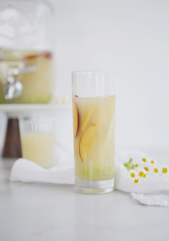 Sangria blanche à la poire sans alcool