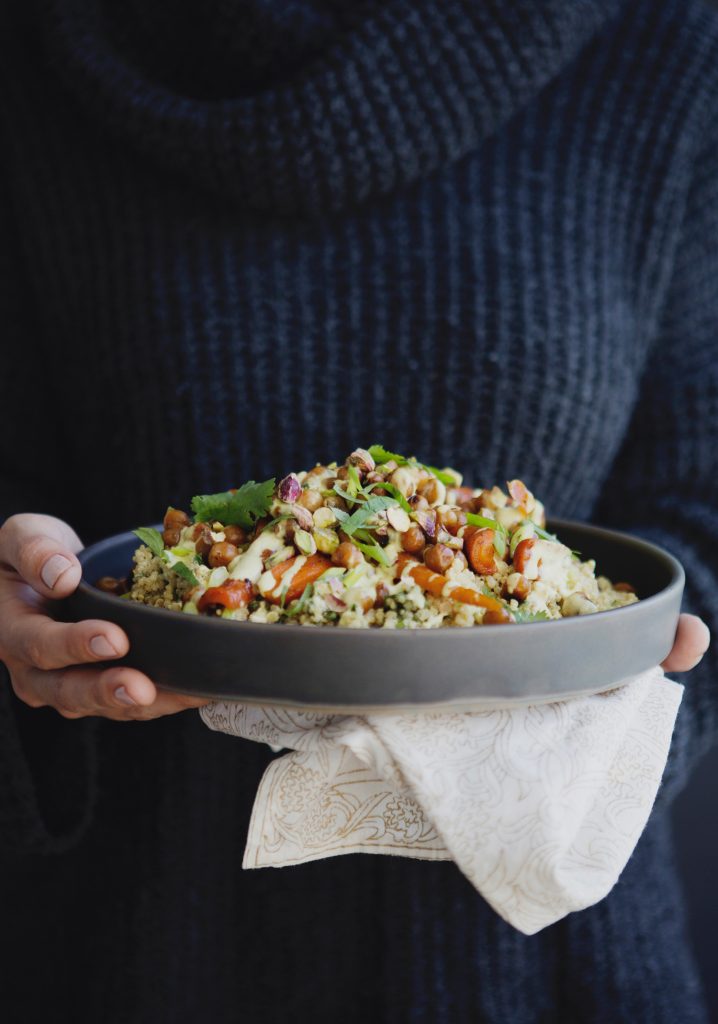 Salade Tiède De Quinoa De Carottes Et De Pois Chiches Caramélisés Vinaigrette Au Cari