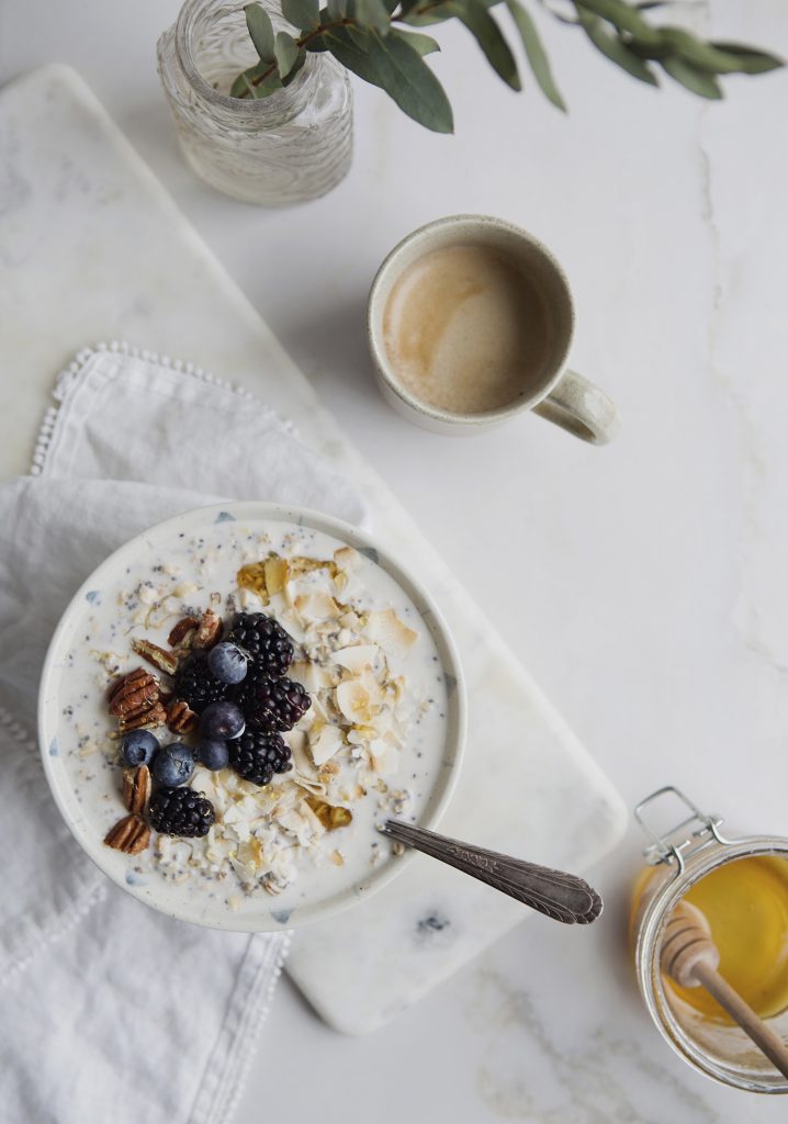 Pouding déjeuner à l’avoine, au chia & aux petits fruits