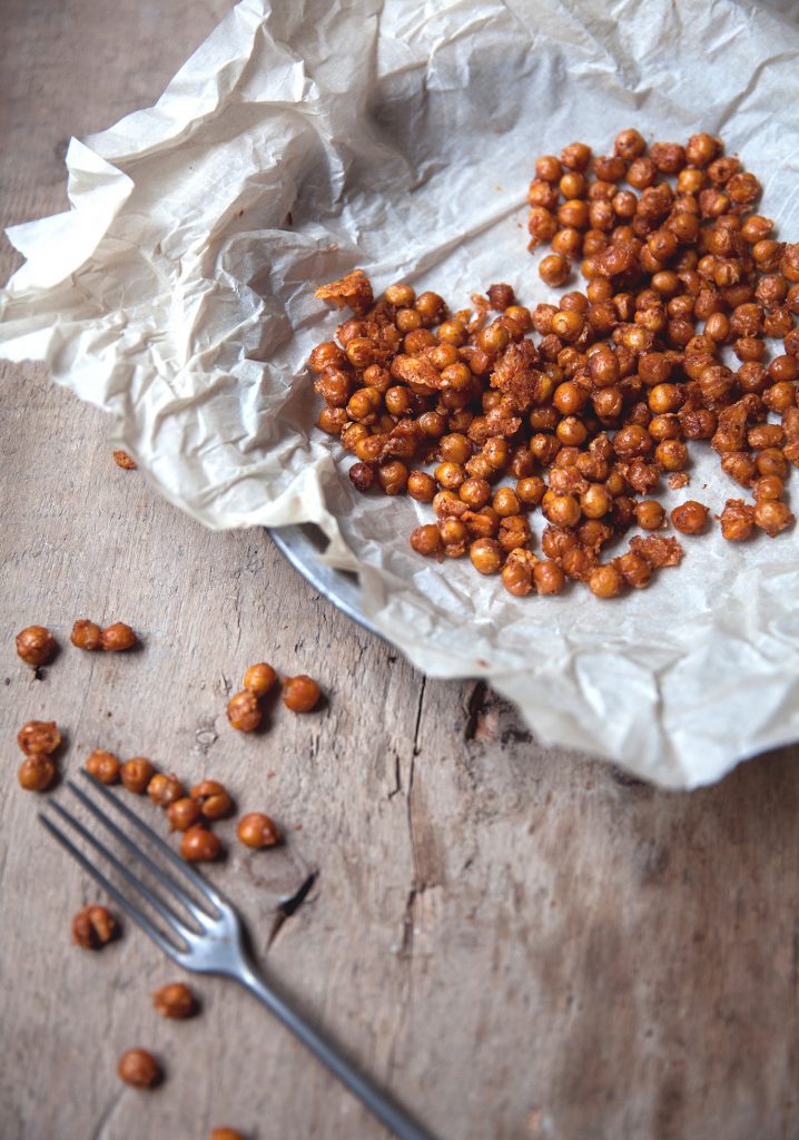 Les pois chiches épicés et croustillants sont une collation facile