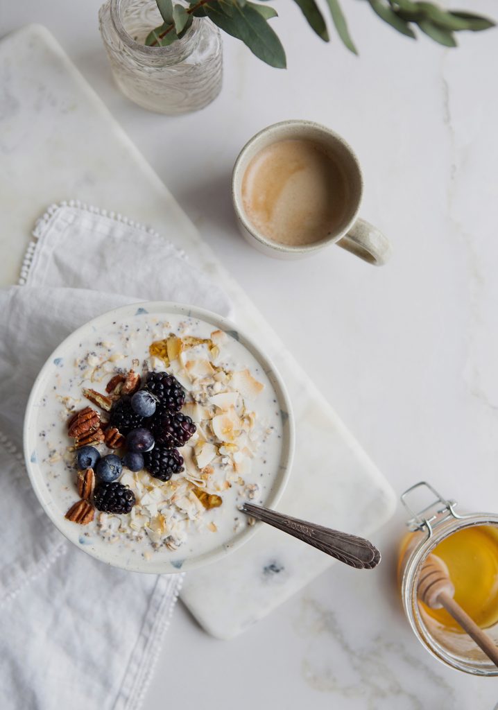 Breakfast oatmeal pudding, with chia & berries