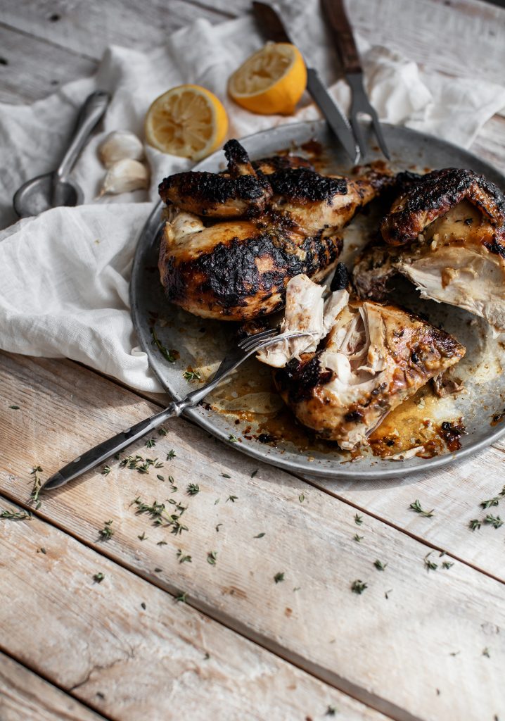 Poulet rôti aux herbes, citron, moutarde & ail