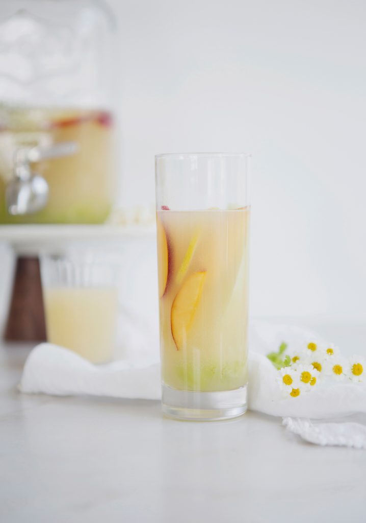 Sangria blanche à la poire sans alcool