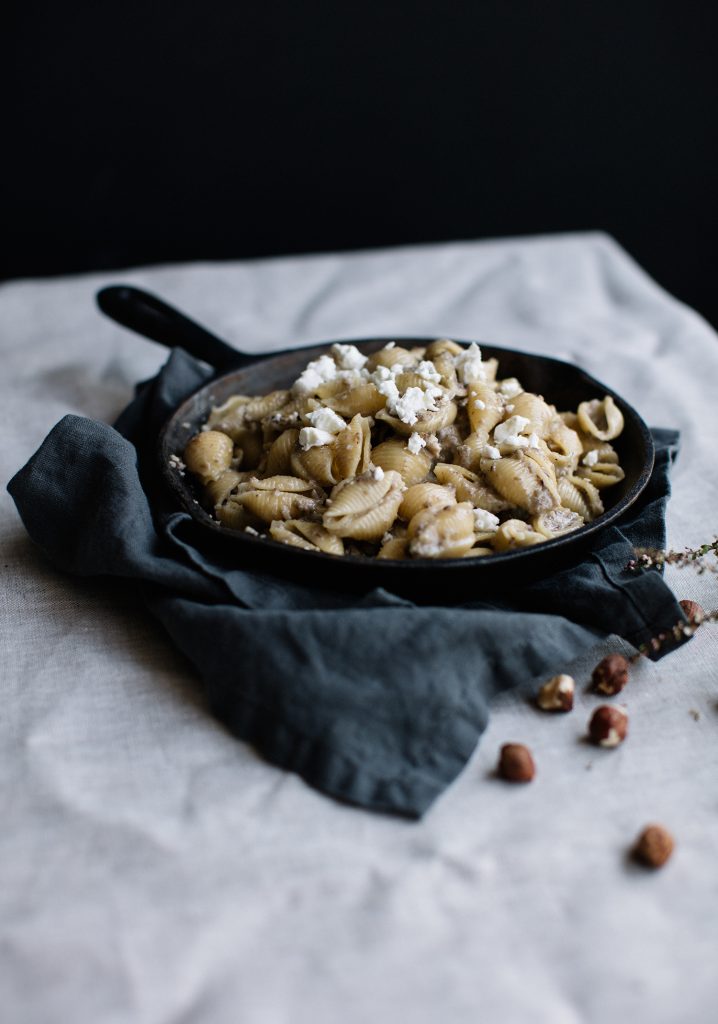 Sauce aux champignons, noisettes & fromage de chèvre