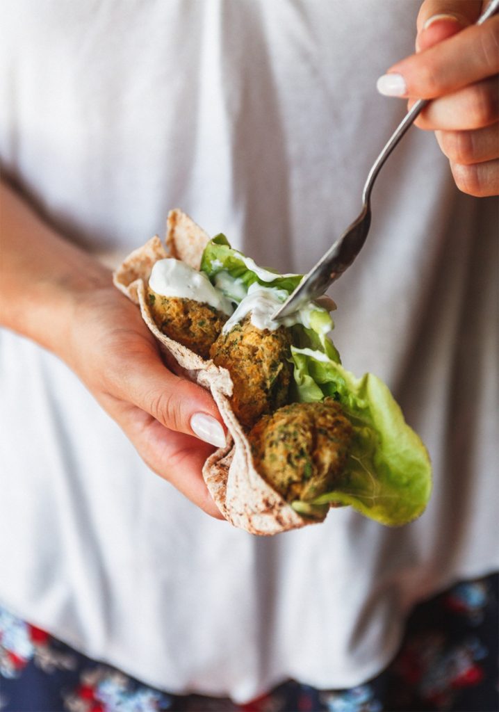 Falafel pitas & yogurt sauce