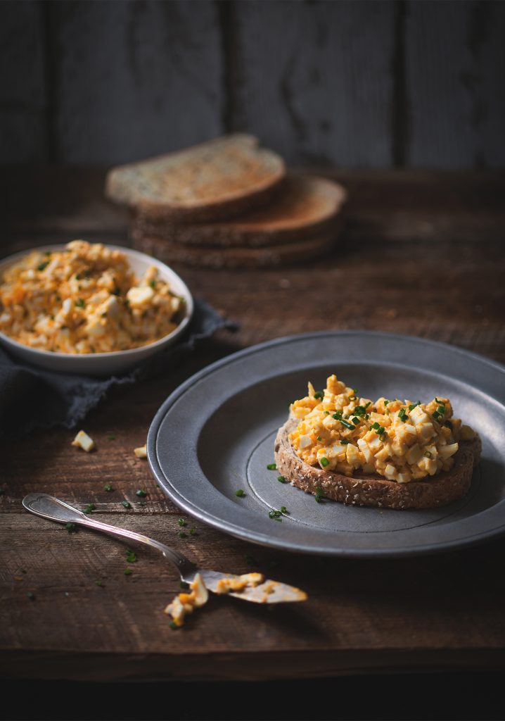 Country-style bread with sriracha egg salad