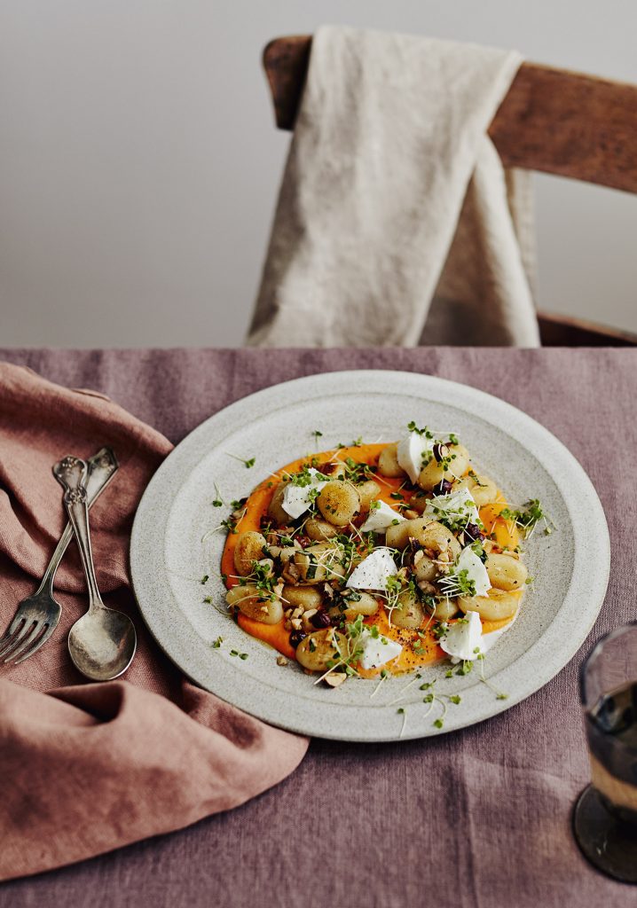 Gnocchis au citron et aux noisettes, sauce crémeuse aux carottes & mozzarella di bufala