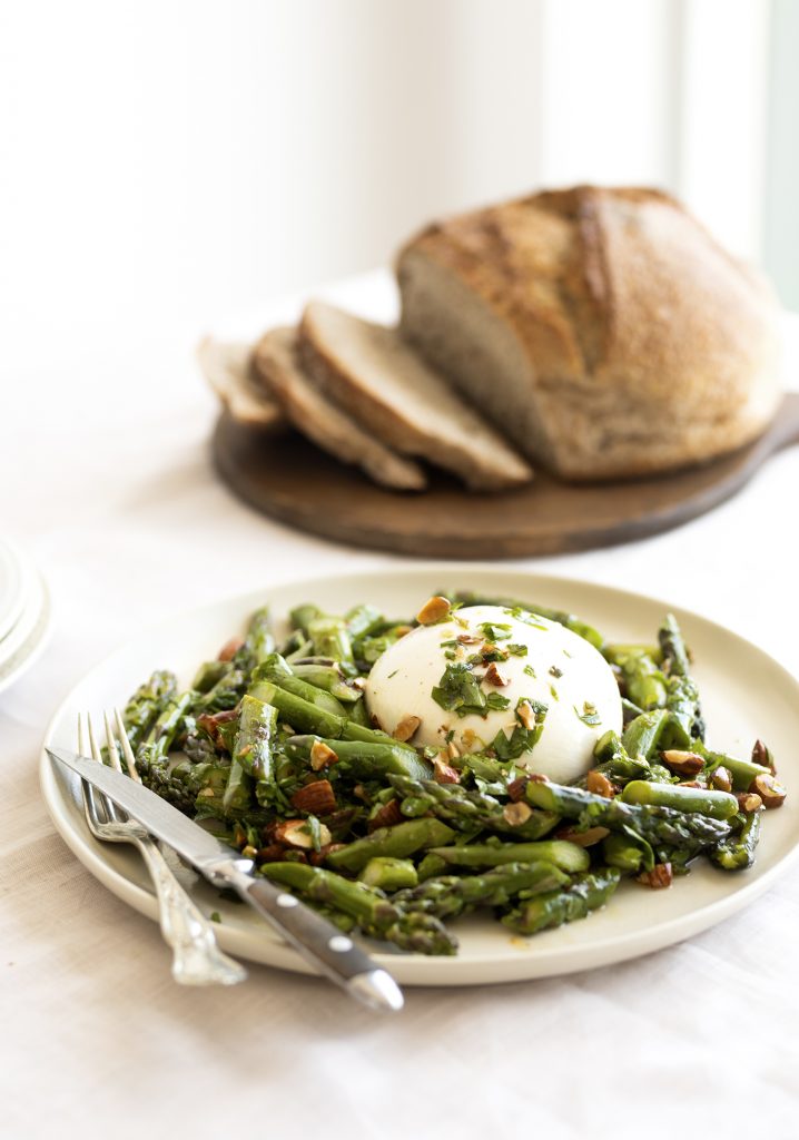 Garniture d’asperges aux amandes, au citron & au miel (pour burrata)