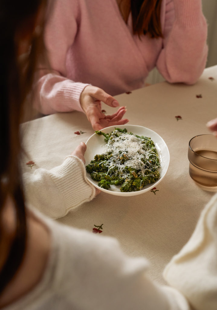 BROCCOLINIS RÔTIS AU MISO ET AU PARMESAN