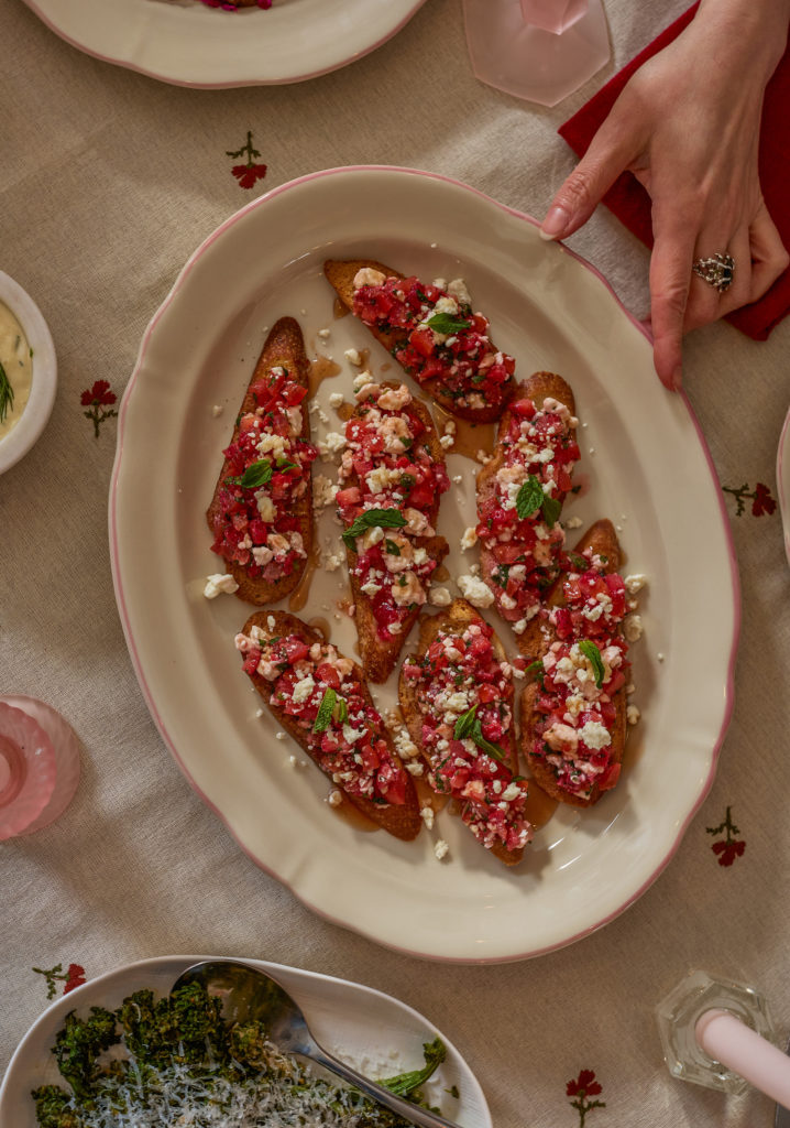 BRUSCHETTA FRAISES, MENTHE & FETA