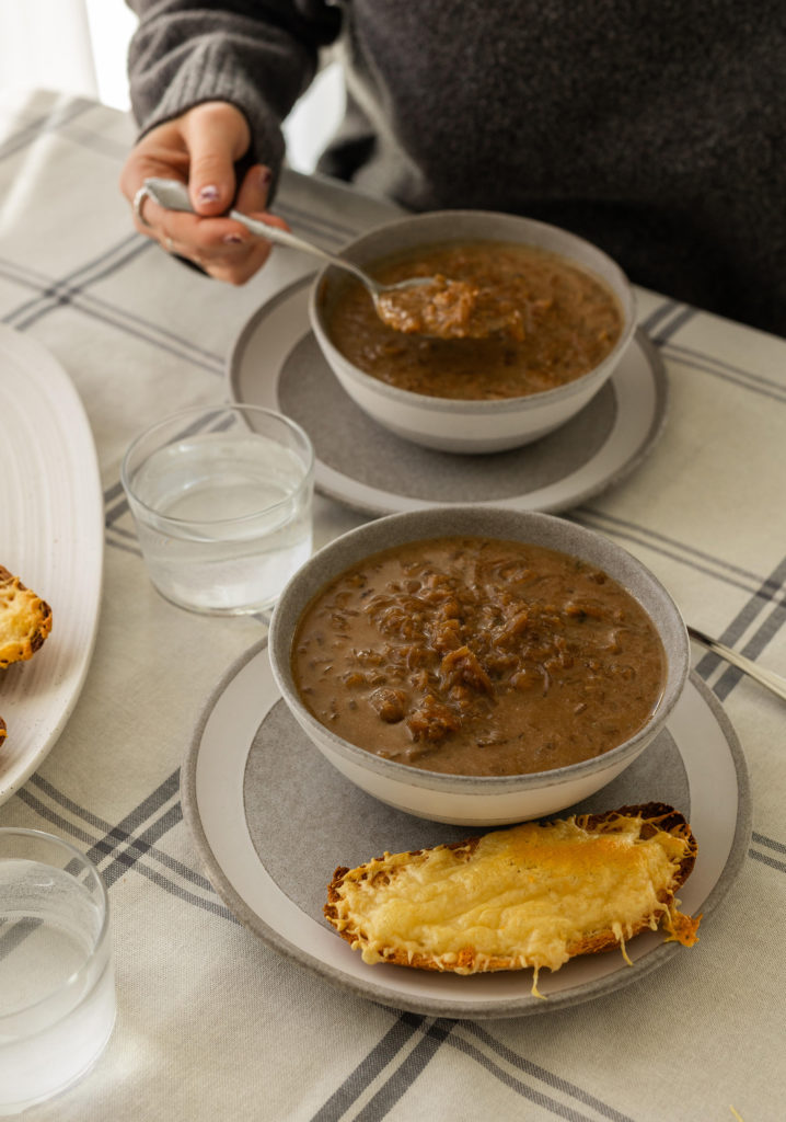 SOUPE À L’ÉCHALOTE FRANÇAISE CARAMÉLISÉE