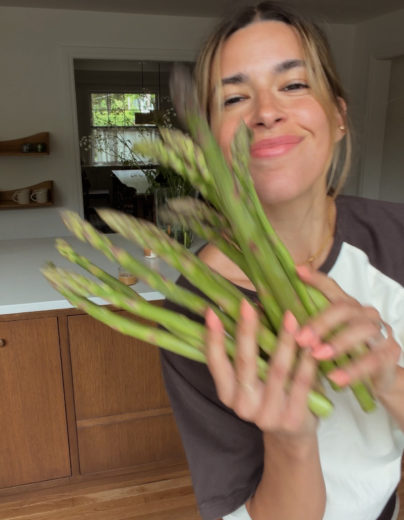 Nouilles froides asiatiques crémeuses aux asperges & sésame