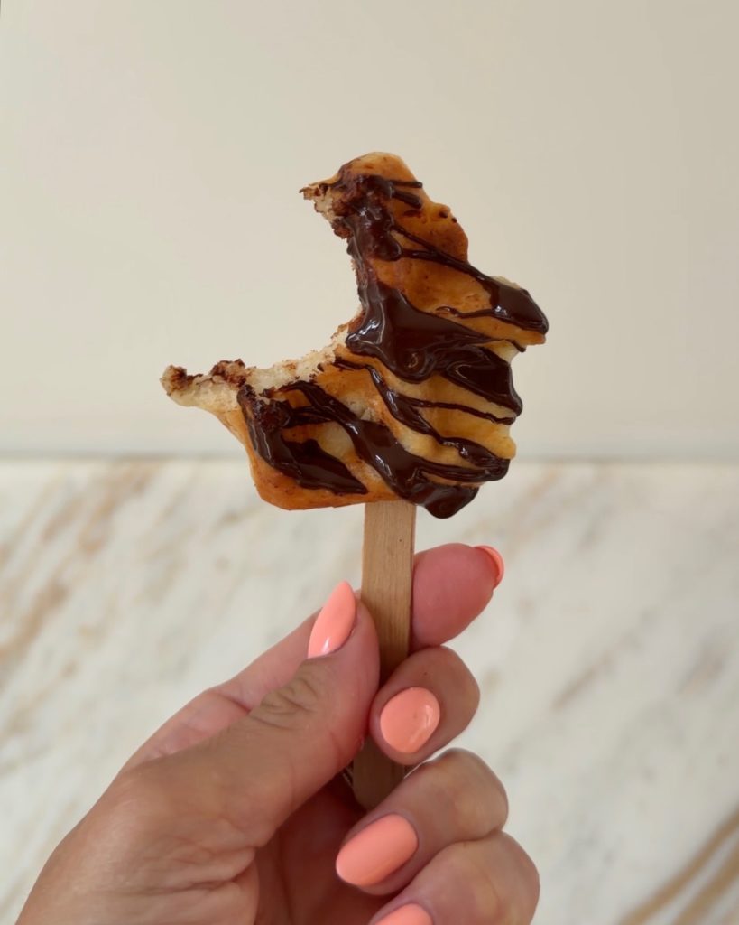 Bâtonnets de mini-gaufres & chocolat noir