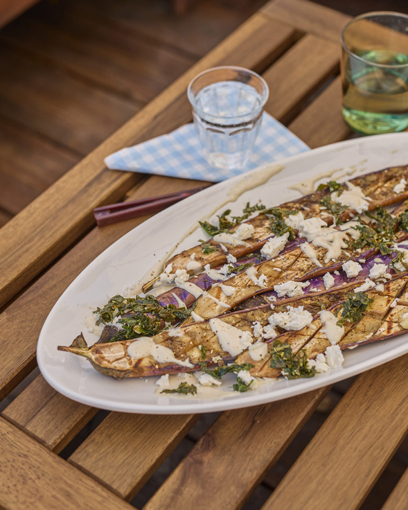AUBERGINES GRILLÉES AU ZAATAR & GREMOLATA À LA MENTHE