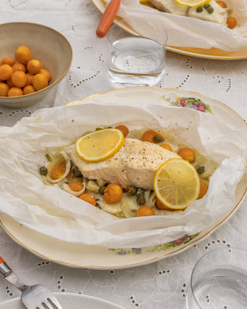 FLÉTAN EN PAPILLOTE AVEC FENOUIL ET CERISES DE TERRE
