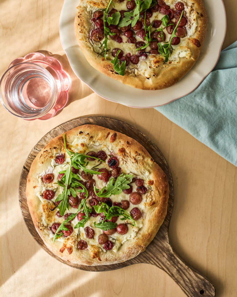 PIZZA BLANCHE AUX RAISINS RÔTIS