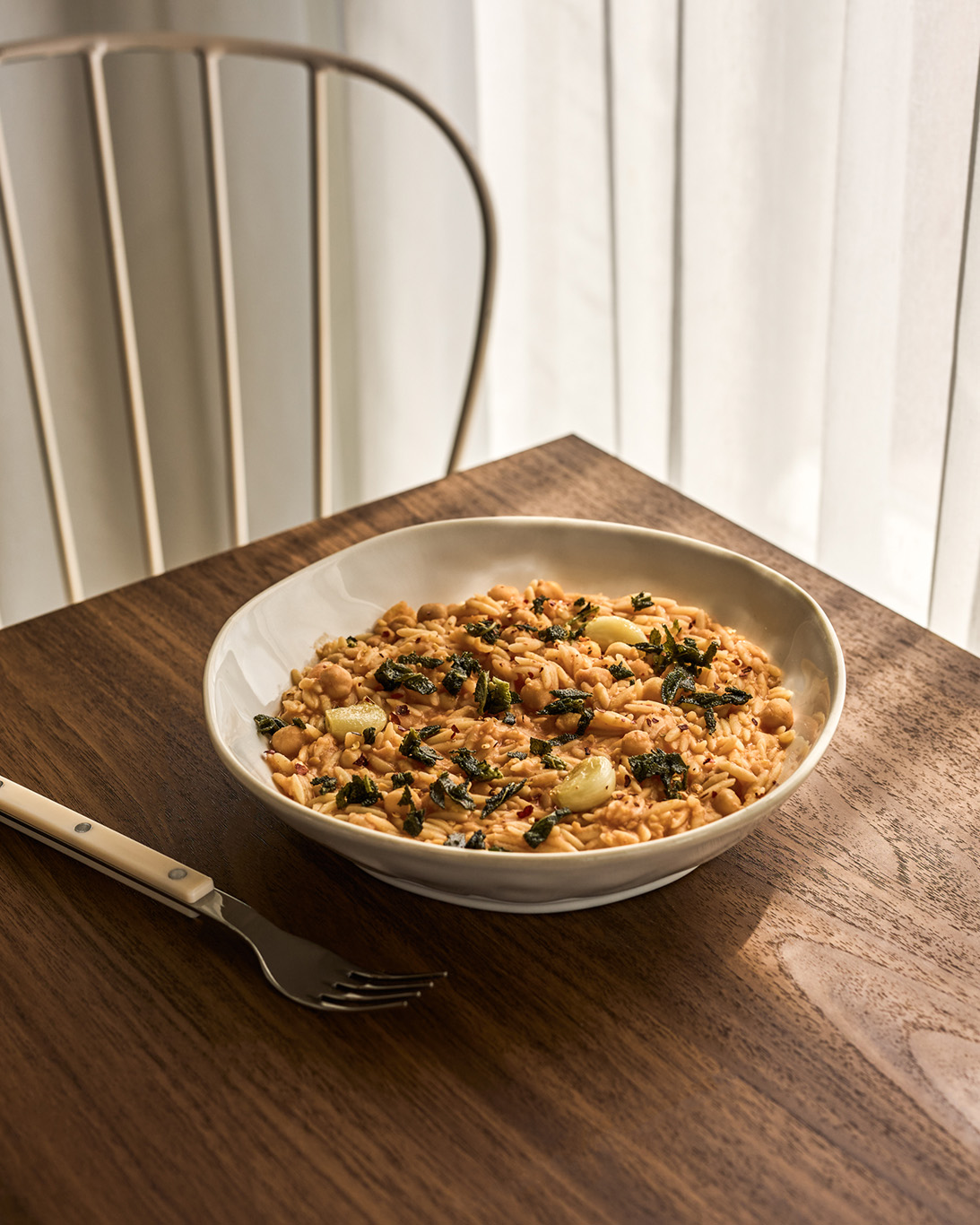 ORZO AUX POIS CHICHES ET À L’AIL CONFIT